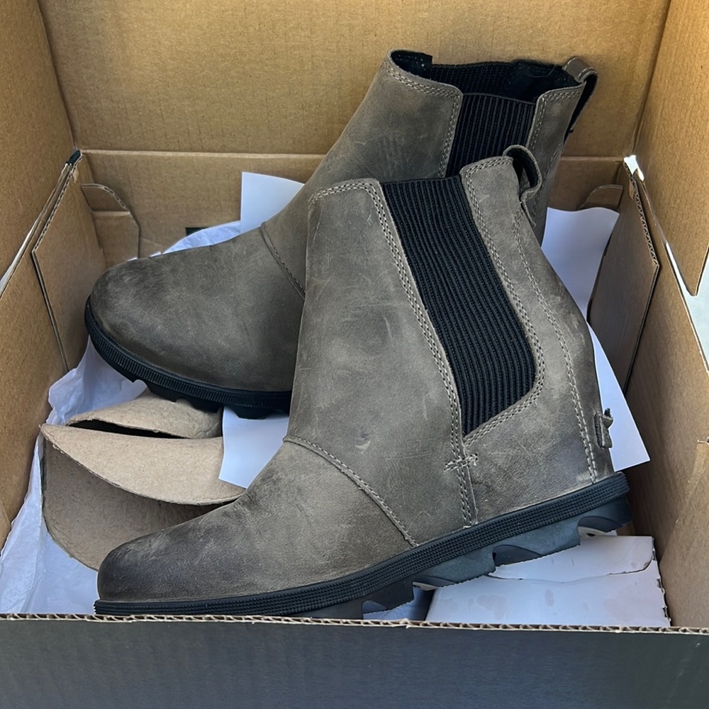 Sorel wedge 6.5 like new
